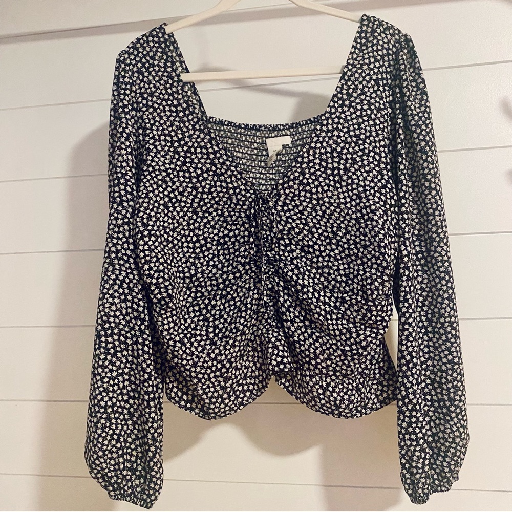 H&M women’s long sleeve crop shirt